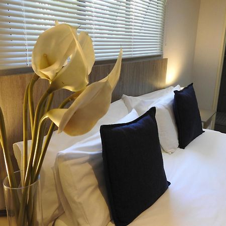 The Lantern Guesthouse Bloemfontein Esterno foto