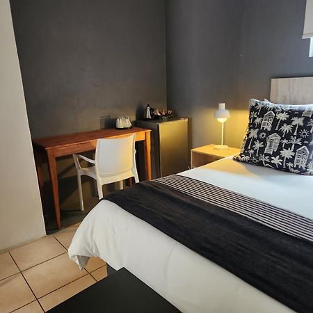 The Lantern Guesthouse Bloemfontein Esterno foto