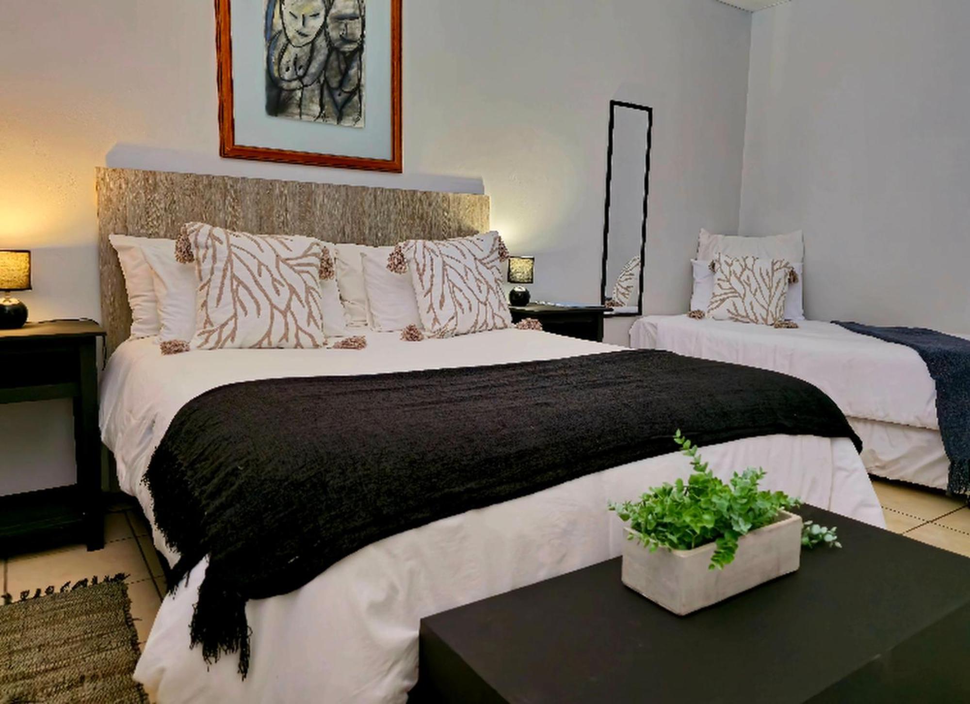 The Lantern Guesthouse Bloemfontein Esterno foto