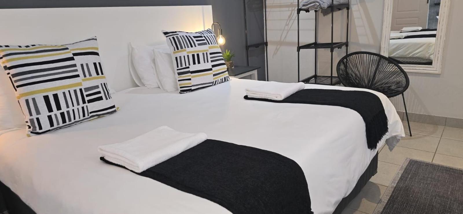 The Lantern Guesthouse Bloemfontein Esterno foto