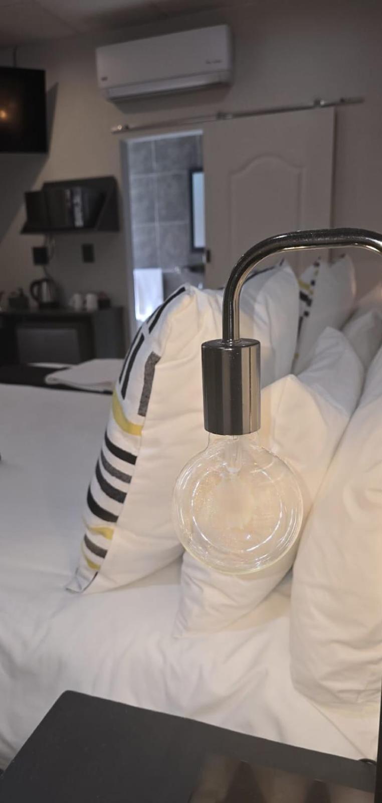 The Lantern Guesthouse Bloemfontein Esterno foto