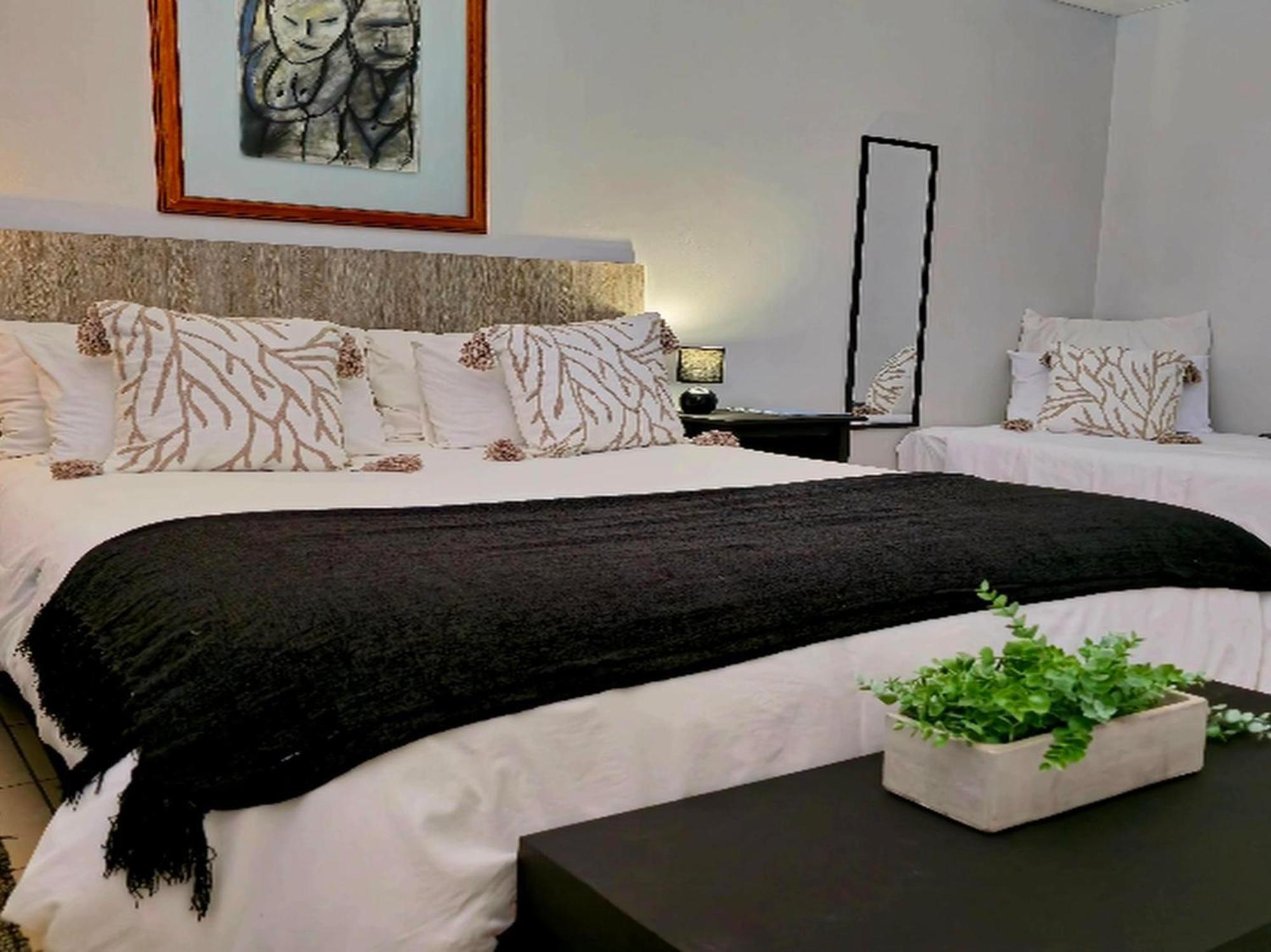 The Lantern Guesthouse Bloemfontein Esterno foto