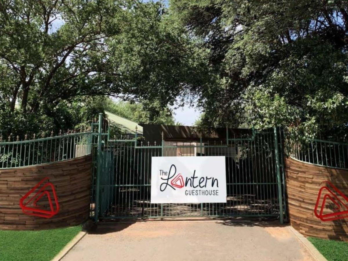 The Lantern Guesthouse Bloemfontein Esterno foto